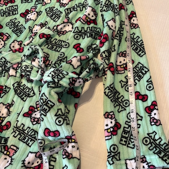 NWT-Sanrio hello Kitty-L-mint green-all over print, pockets, belted tie, robe - Picture 10 of 10